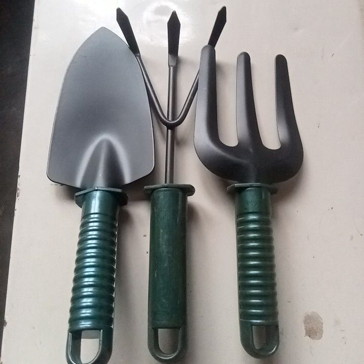 Shovels Set – Pack of 3 (Plastic Handle)